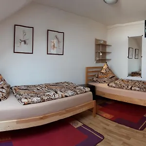 Homestay Zwei Ruhige, Private Gaestezimmer Nahe U-bahn