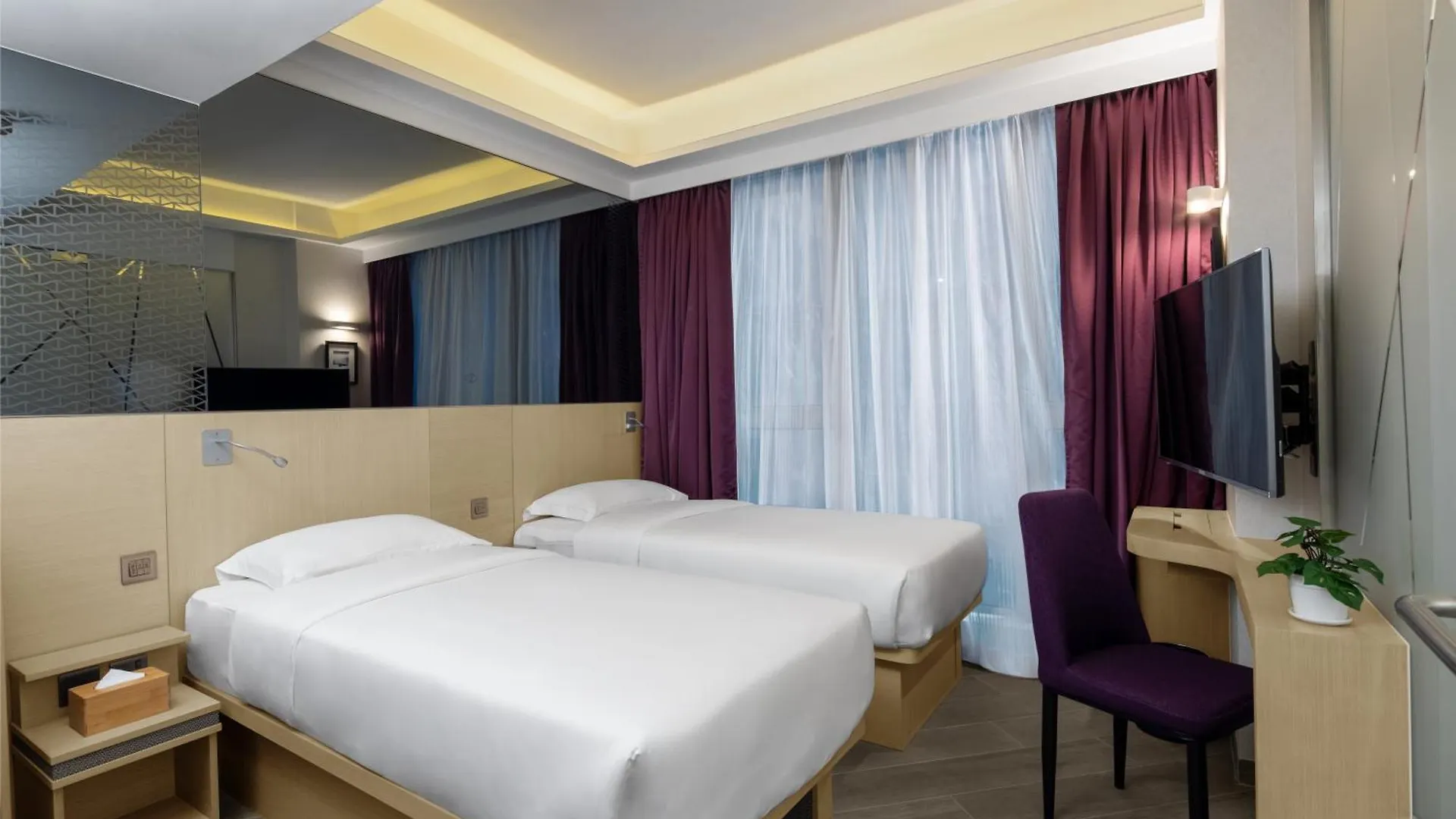 Starphire Hotel Hong Kong 4*,  China